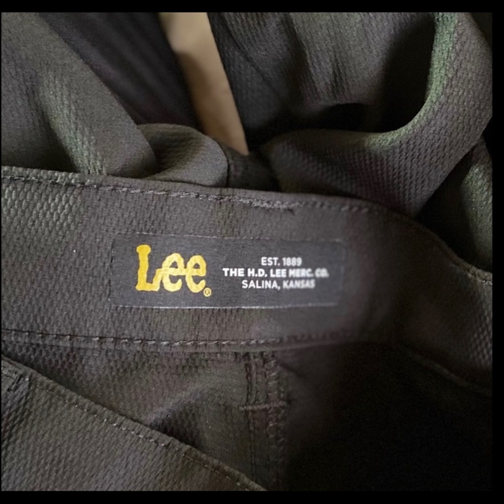 Lee Men's Black Cargo Essential Shorts - Picture 3 of 5